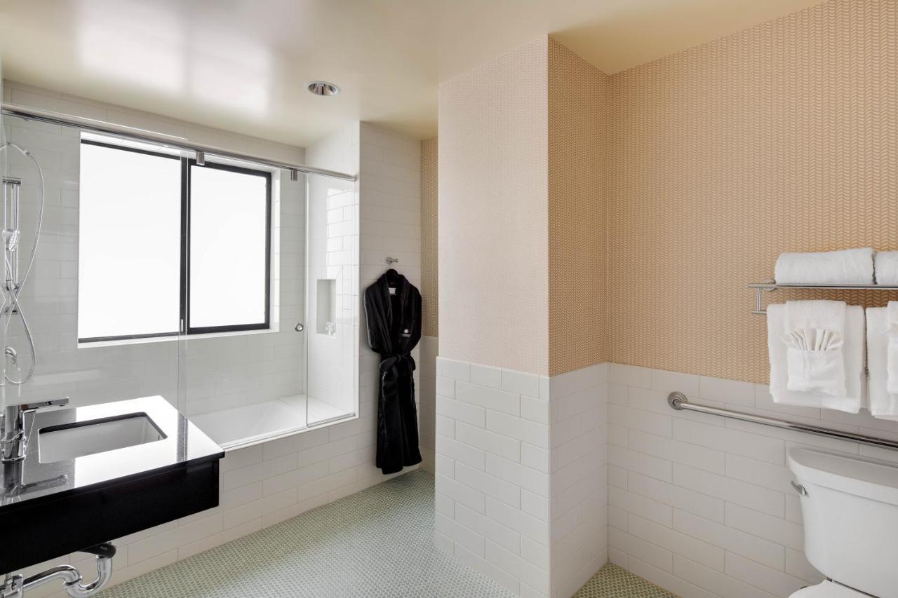 Cormorant Boutique Hotel San Diego Room photo