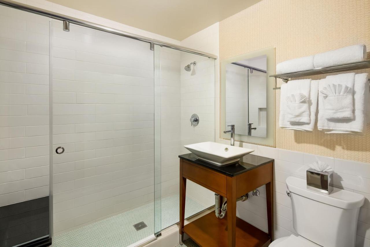 Cormorant Boutique Hotel San Diego Room photo