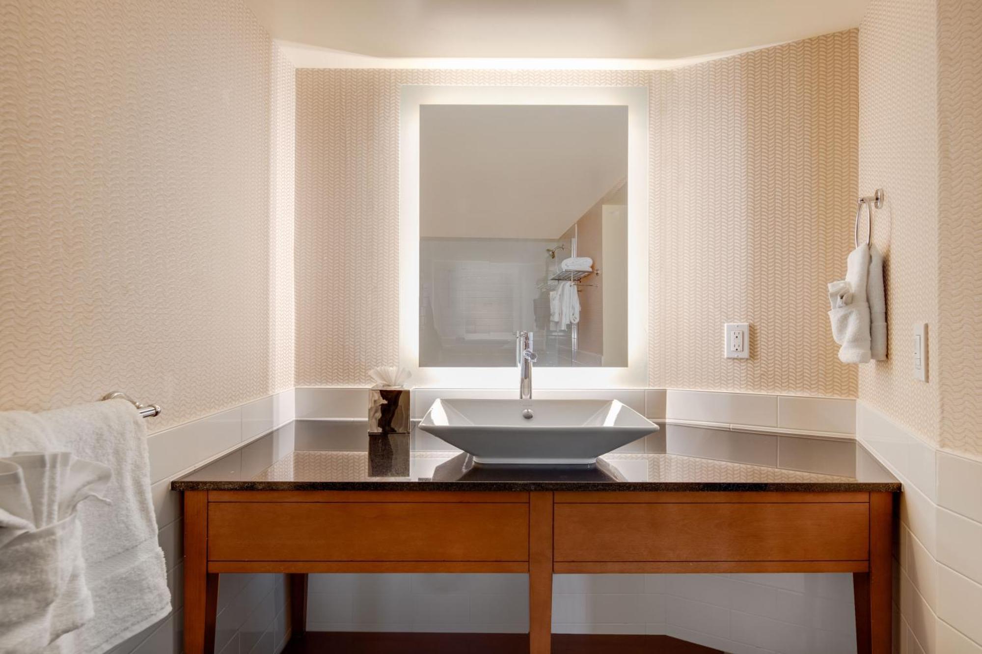 Cormorant Boutique Hotel San Diego Room photo